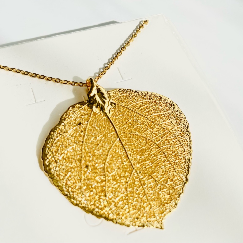 24k Gold Plated Leaf Pendant Necklace